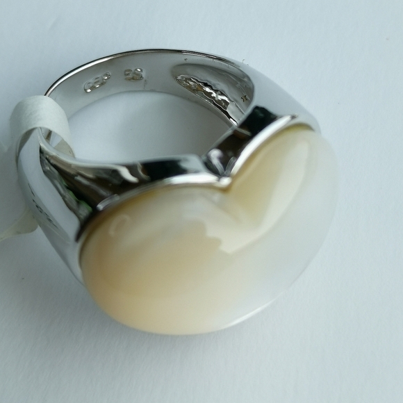 Mother of pearl ring dome heart ring size 8 🆕 - Picture 2 of 4